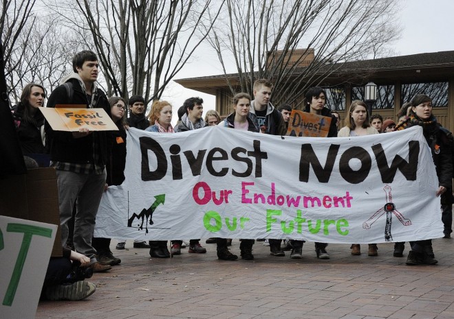 1280px-Fossil_Fuel_Divestment_Student_Protest_at_Tufts_University