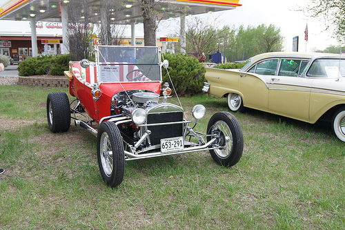 23 Ford Model T car girl photo