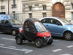 Tiny Electric Car in Paris! by moonlightbulb electric car photo